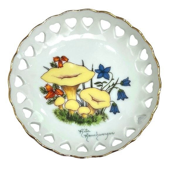 VINTAGE 1960s PORCELAIN TRINKET DISH WITH HAND PAINTED FLOWERS & HEART CUTOUTS - Picture 1 of 13